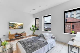20 MIN to Manhattan! 2BR Luxurious Comfy & Spotless - Newark - 8