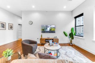 20 MIN to Manhattan! 2BR Luxurious Comfy & Spotless - Newark - 6