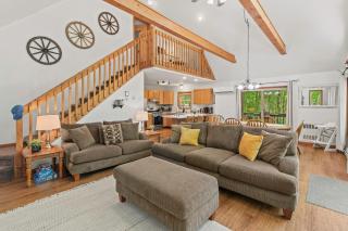Tawny and Peaceful Game Room Firepit PatioDeck Workspace - Arrowhead Lake - 7