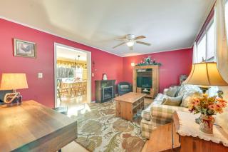 Game Room and Yard Charming North Creek Home! - North Creek - 6
