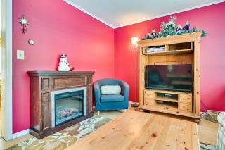 Game Room and Yard Charming North Creek Home! - North Creek - 5