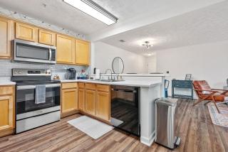 New 4BR 4BA AU Oasis 2 Mins to Downtown & Stadium Sleeps 10 - Auburn - 1