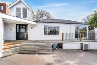 3 Bedroom House - Free Parking - Sandy Bay - 0