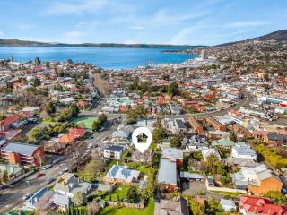3 Bedroom House - Free Parking - Sandy Bay - 8