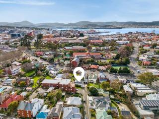3 Bedroom House - Free Parking - Sandy Bay - 1