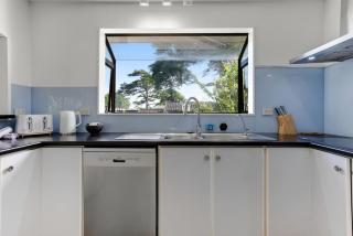 Green Family 5BR Retreat in Wattle Downs w Yard - Auckland - 2