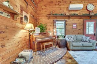 Family-Friendly Tyrone Cabin with Deck Near Hiking - 6