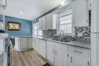 Cozy 3BR Home in Oakdale with BBQ & Private Patio! - Saint Paul - 1