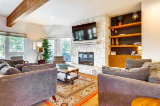 Modern Fischer House with Deck, Fire Pit and Hot Tub! - Fischer - 8