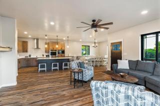 Flathead Lake at Riverside Park Steps to Main St, Boat Rentals & Entertainment - 2