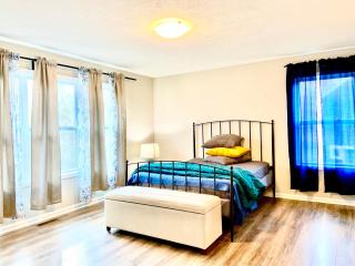 Newly Built Spacious Quiet 3 Bed Rm House with Backyard and Parking - Midland - 3