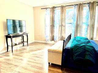 Newly Built Spacious Quiet 3 Bed Rm House with Backyard and Parking - Midland - 4