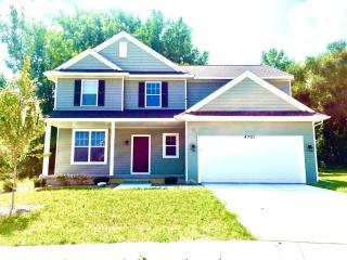 Newly Built Spacious Quiet 3 Bed Rm House with Backyard and Parking - Midland - 8