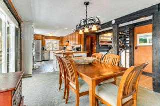 11 Mi to Sugarbush Eclectic Ski House with Hot Tub! - Roxbury - 1
