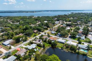 Lakeside Retreat - 5