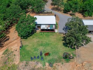 Twisted Tree with Arkansas River Views and Hot Tub - Muskogee - 2