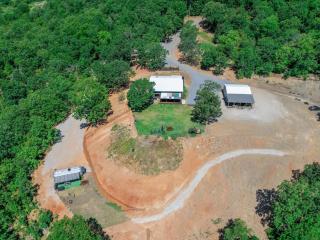 Twisted Tree with Arkansas River Views and Hot Tub - Muskogee - 1