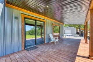 Twisted Tree with Arkansas River Views and Hot Tub - Muskogee - 6