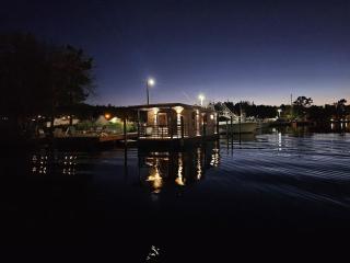 Panama Float Home Riverfront Fire Pit - 7