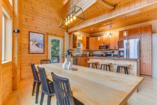 Grizzly Tower Packwood Cabin with Hot Tub! - Packwood - 3