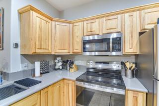 Patio and Mountain Views Central Grand Lake Condo! - 2