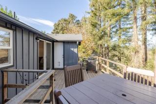 Hidden Lake House With Hot Tub & Views! - - 2