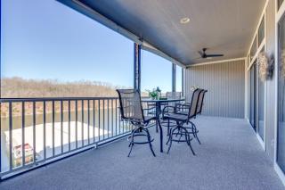 Private Boat Slip Family-Friendly Lazy Days Condo - Osage Beach - 8