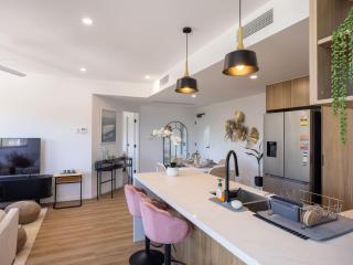 2 Beds Apt Walk to Shops and Trails 12 Mins to CBD - Brisbane - 0