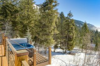 Wyoming Cabin with Hot Tub and Mountain-View Deck - Thayne - 9