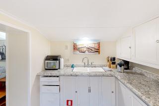 Cozy in Coos Bay - Coos Bay - 2