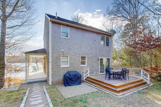 Pond View Getaway - 8