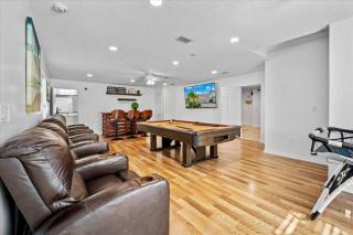 Luxury 10BR FREE pool heat, Hot Tub, & Game Room - 5