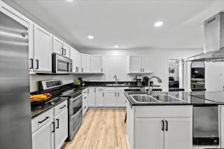 Reunion - Sleeps 26 hot tub 10 br 8 ba 6 mile beach - 2