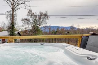 Hot Tub and Game Room Gatlinburg Family Cabin! - 0