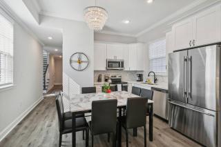 Huge home 5min from FQ! 5BR, outdoor seating! - 2