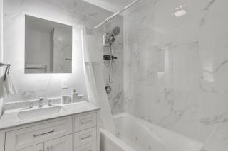Vibrant Miami Escape with BBQ Grill Free WiFi & Parking - 4