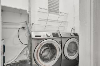 Vibrant Miami Escape with BBQ Grill Free WiFi & Parking - 2