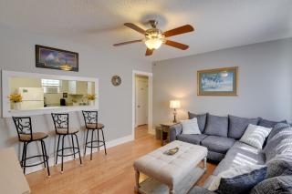 3 Mi to Dtwn Galveston Beautiful Apt with Deck! - 7