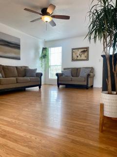 Cozy, Private Retreat with Huge Backyard - 8