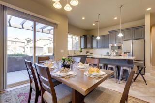 Sleek Home Patio, Gas Grill and Access to Pool - Washington - 3