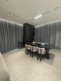 Luxury 2-Bed Flat, Prime Location, Burj View & World Highest Running Track - Dubai - 1