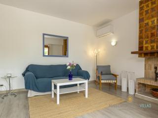 Private villa with inviting space - 4