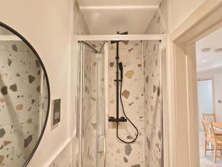 Morden Stratford Room 2 with Shared Bathroom - Londra - 5