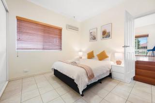 Sydney Burwood 4 bed next to Park Westfield train - Sydney - 2