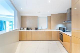 3 Bed in DAMAC Paramount by PK Holidays - Dubai - 2