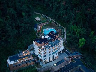 Zhangjiajie National Park Juanjie Luxury Resorts--Provide free one-way airport pick-up service - 9