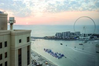 Livbnb-2B Stunner with Iconic Ain Dubai View - 9