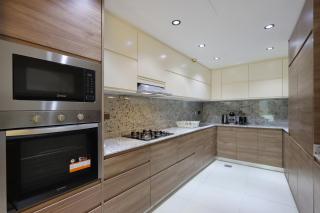 Livbnb-2B Stunner with Iconic Ain Dubai View - 6
