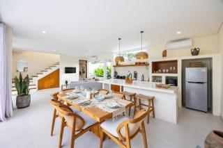 Tropical Luxe Villa - Walk to Beach & Ricefield View - Canggu - 8