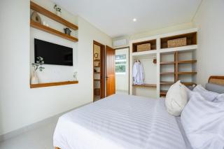 Tropical Luxe Villa - Walk to Beach & Ricefield View - Canggu - 4